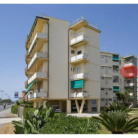 Apartment Casa Gorgone, Seafront Flat!