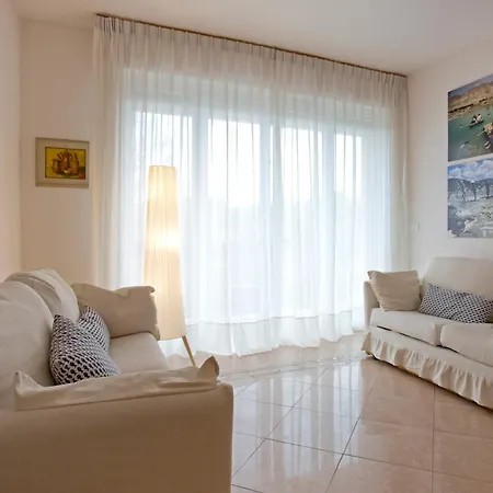 Casa Gorgone, Seafront Flat!