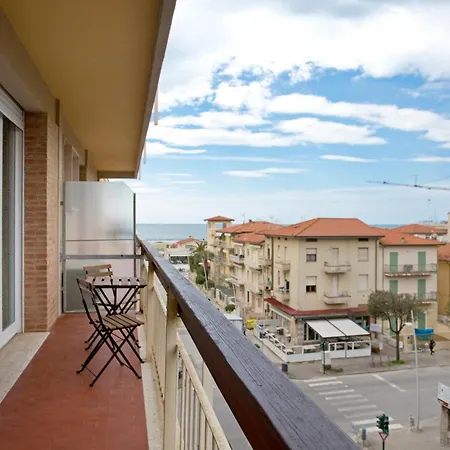 Casa Gorgone, Seafront Flat! * Viareggio