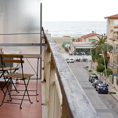 Casa Gorgone, Seafront Flat! Apartment Viareggio